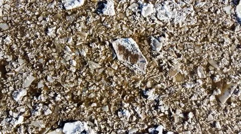 Abstract texture of broken white ice and dark water at winter. Spring is coming. Foto stock
