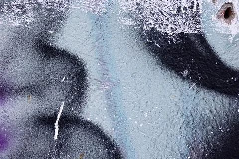 Abstract Textured Spray Paint Artwork: Urban Graffiti on Weathered Wall Fotos de archivo