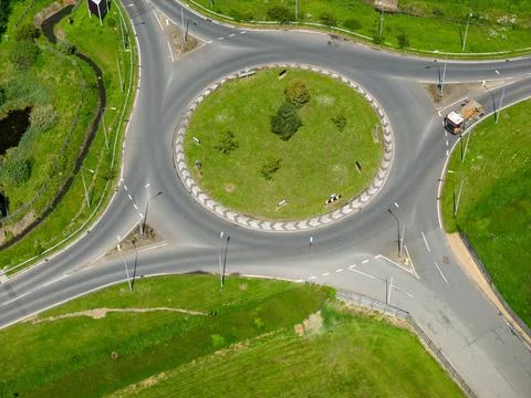 Abstract top down aerial drone photograph of a circular road roundabout nea.. Foto stock