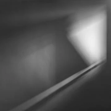 An abstract triangular window from which light rays go diagonally. Foto stock