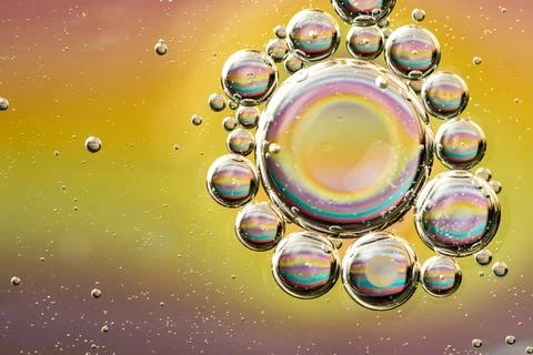 Abstract water bubbles background, many small bubbles around one large Foto stock