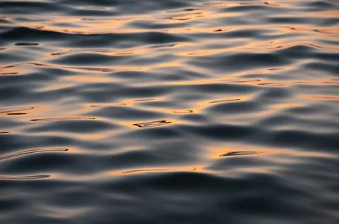 Abstract wave pattern with sunset sky reflections Foto stock