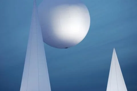 Abstract white figures against blue sky, cones and sphere Illustrazione stock