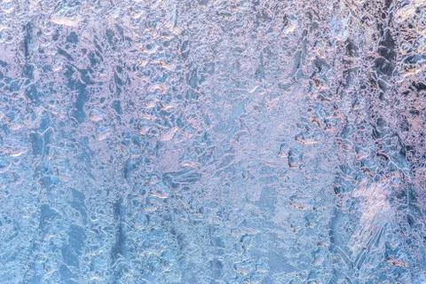 Abstract winter ice texture on window, festive frost patterns background, clo Foto stock
