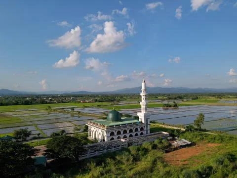The Abu Bakr Mosque in the rice fields of Northern Thailand Foto stock