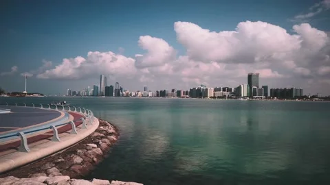 Abu Dhabi Corniche 4K Cloud Timelapse Vídeos de archivo 230070011