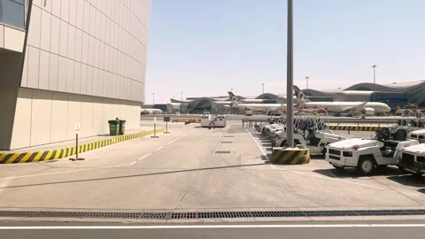 Abu dhabi, UAE - 28th april, 2025: Abu Dhabi Zayed International Airport st.. Vídeos de archivo 308478463
