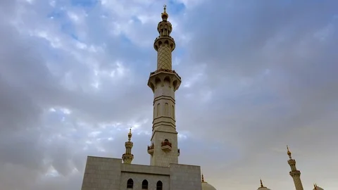 Abu Dhabi, UAE - April 1, 2019 : Sheikh Zayed Grand Mosque , largest mosque in Stock Footage 105769054