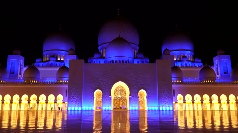 ABU DHABI, UAE - APRIL 2018: Sheikh Zayed Grand Mosque later in the evening. Stock Footage 89735831