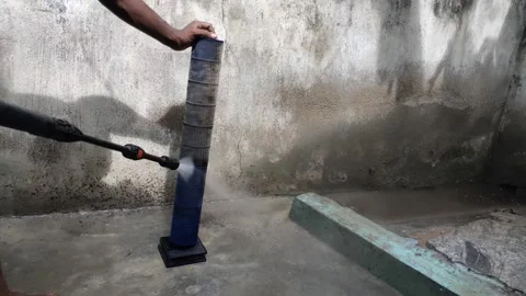 AC Mechanic Cleaning Split AC Indoor Fan with using water . Air Conditioner C Video stock 132309236