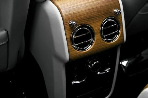 AC Ventilation Deck in Luxury modern car Interior. Modern car white leather.. Foto stock