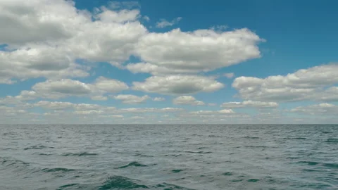Accelerated, time-lapse movement of clouds over the waves of the sea. Video stock 146663134