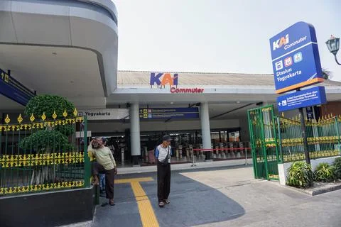 Access to the KAI Commuter electric rail train departure zone at Yogyakarta Stock Photos
