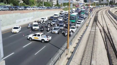An accident causes traffic jam on the highway Vidéo 46651930