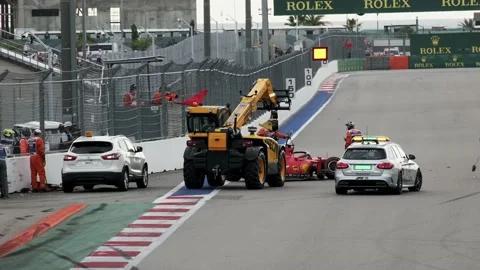 Accident of a Formula 1 car on the track in Sochi. Vidéo 140519254
