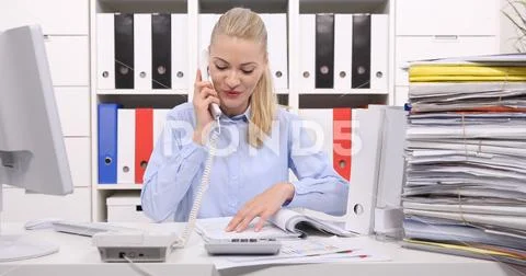 Accountant Woman Positive Talk Telephone Financial News in Business Desk Office Stock-Fotos