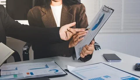 Accountants processing financial documents and taxes, managing corporate fi.. Stockfoto's