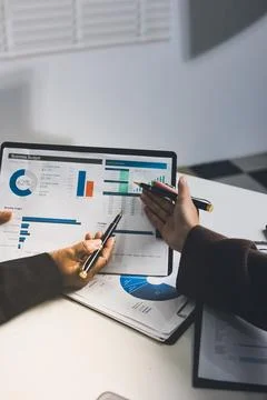 Accountants processing financial documents and taxes, managing corporate fi.. Stockfoto's