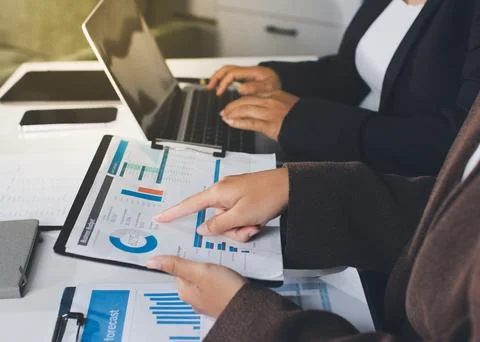 Accountants processing financial documents and taxes, managing corporate fi.. Stockfoto's