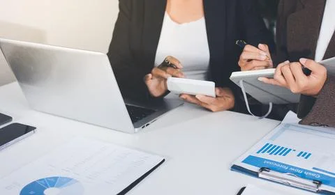 Accountants processing financial documents and taxes, managing corporate fi.. Stockfoto's
