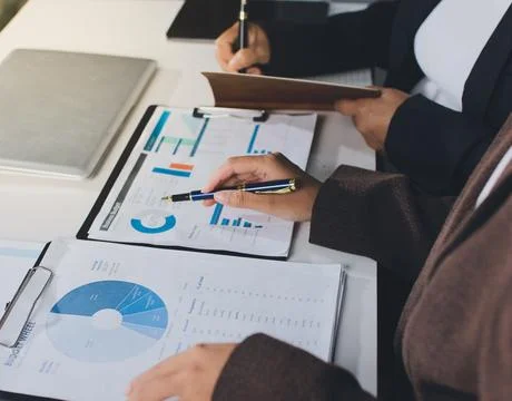 Accountants processing financial documents and taxes, managing corporate fi.. Stockfoto's