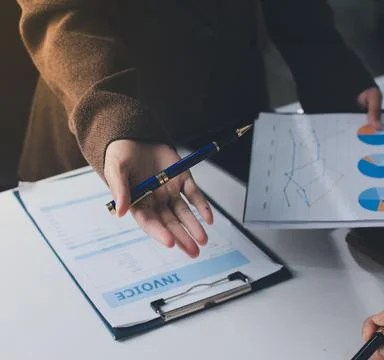 Accountants processing financial documents and taxes, managing corporate fi.. Stockfoto's