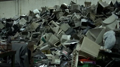 Accumulated electronic scrap 스톡 동영상 81684681