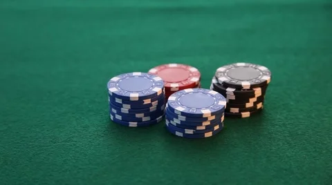 Ace and King placed on poker chips Vidéo 59146208