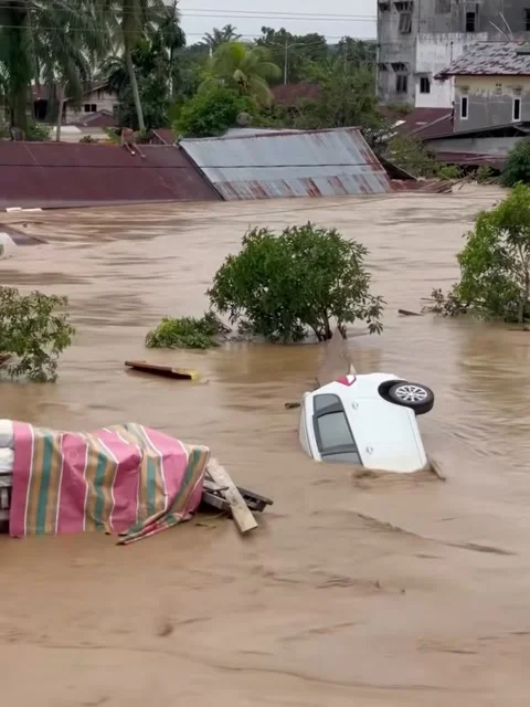 Aceh indonesia flood 스톡 동영상 322904794