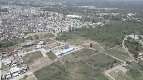 Acercamiento desde 280 mts de altura en Emiliano Zapata Veracruz Stock Footage 154182308