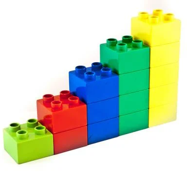 Achievement chart Plastic building blocks on white background. Bright colo... Fotos de archivo