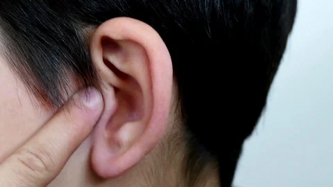 Aching human ear, ear massage, ear infection, close-up human ear, Vídeo Stock 106689134