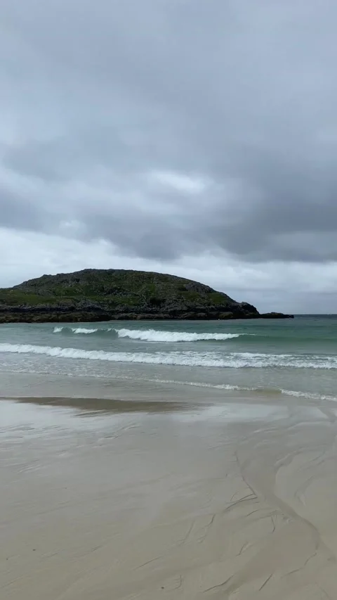 Achmelvich Bay On A Cloudy Day Video stock 169627815