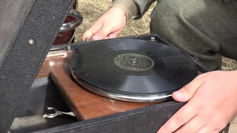 Acoustic  Gramophone Playing a Shellac Record 動画素材 95408357