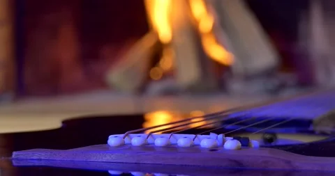 Acoustic guitar. Guitar strings on the background of the fireplace flame. Vídeos de archivo 151961200