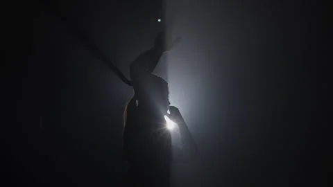 Acrobat Hanging from the Hoop Vídeo Stock 259878013