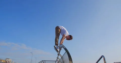 Acrobat performing  tricks 库存影片 159787739