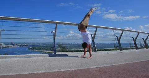 Acrobat performing  tricks Stockbeeldmateriaal 159788186