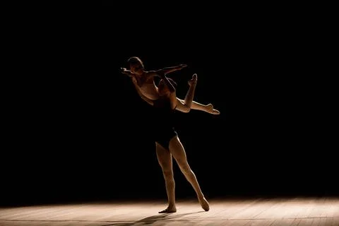 Acrobatic dance. Dance with elements of acrobatics. Girls doing dance support. Foto stock