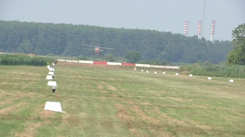 Acrobatic movements of plane Stock Footage 33124333