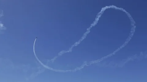 Acrobatic planes figure in the sky Video stock 88390599