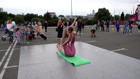 Acroyoga flashmob Video stock 170064585