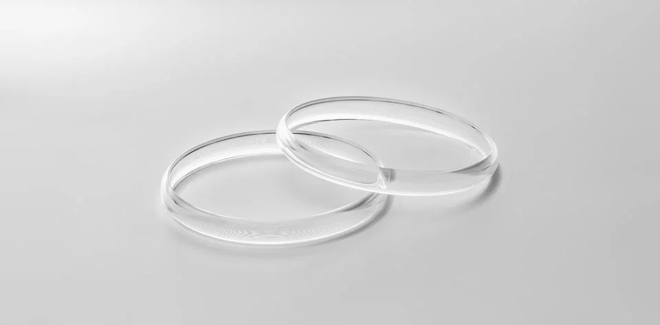 Acrylic plastic transparent object ring isolated. Foto stock