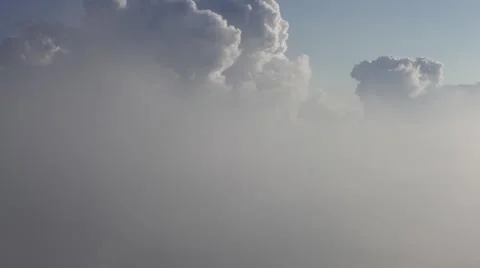 Action flight through clouds Vidéo 52911811