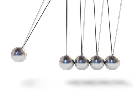 Action sequrence concept background Newtons cradle executive toy isolated on Illustrazione stock