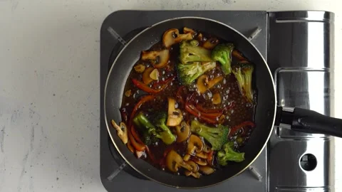 Active boiling of teriyaki sauce with vegetables. Stock Footage