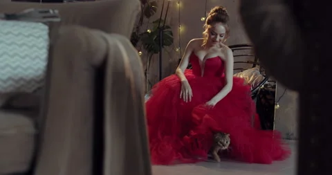 An active cat in a creative filming with a stylish and beautiful young woman. Stock Footage 146705059