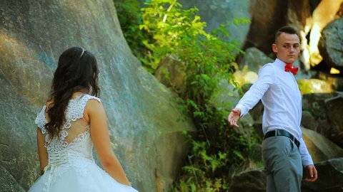 Active couple climbing on the rock in the forest with cliffs, pine trees Stock Footage 95843154