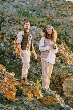 Active couple walking over stone rocks Fotos Stock