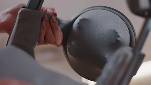 Active head massager in use during relaxation therapy Vídeos de archivo 310329907